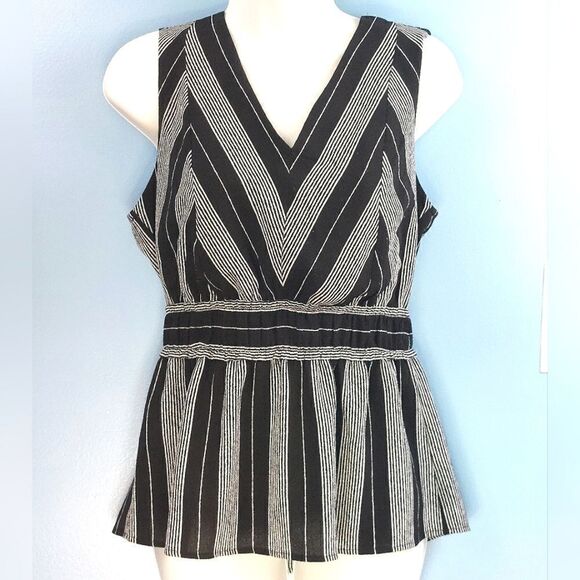 Monteau Los Angelas Sleeveless Top - Picture 1 of 4